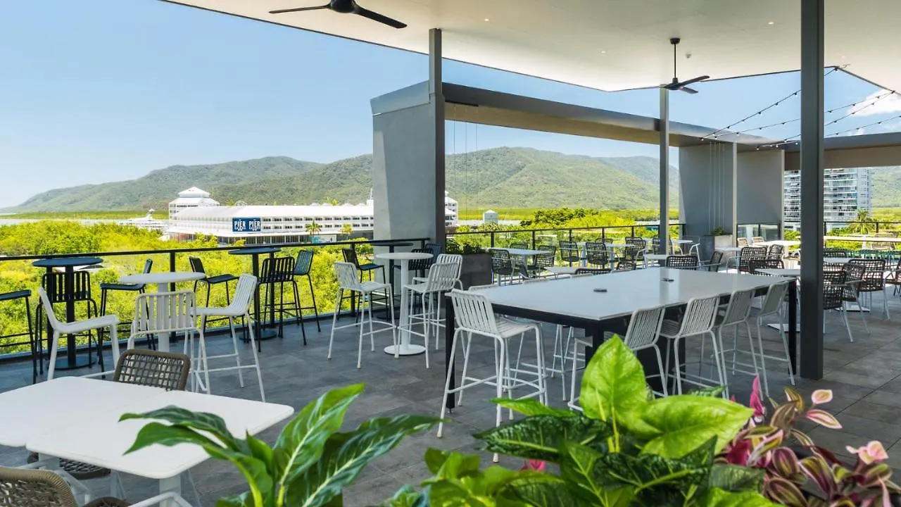 Oaks Cairns Hotel