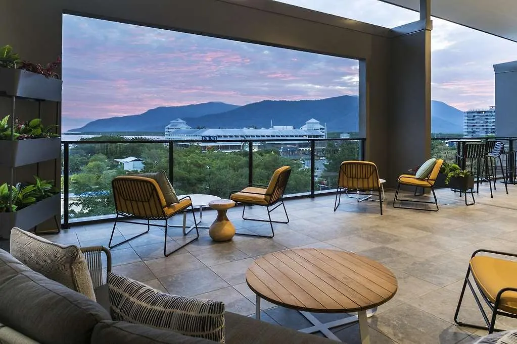 Oaks Cairns Hotel 4*,